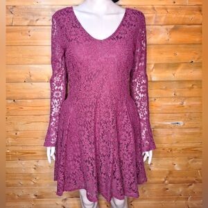 ❤️American Rag high low dress long bell sleeves floral lace V-neck Zippe…